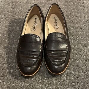 Life Stride Women's Textured Black Loafers